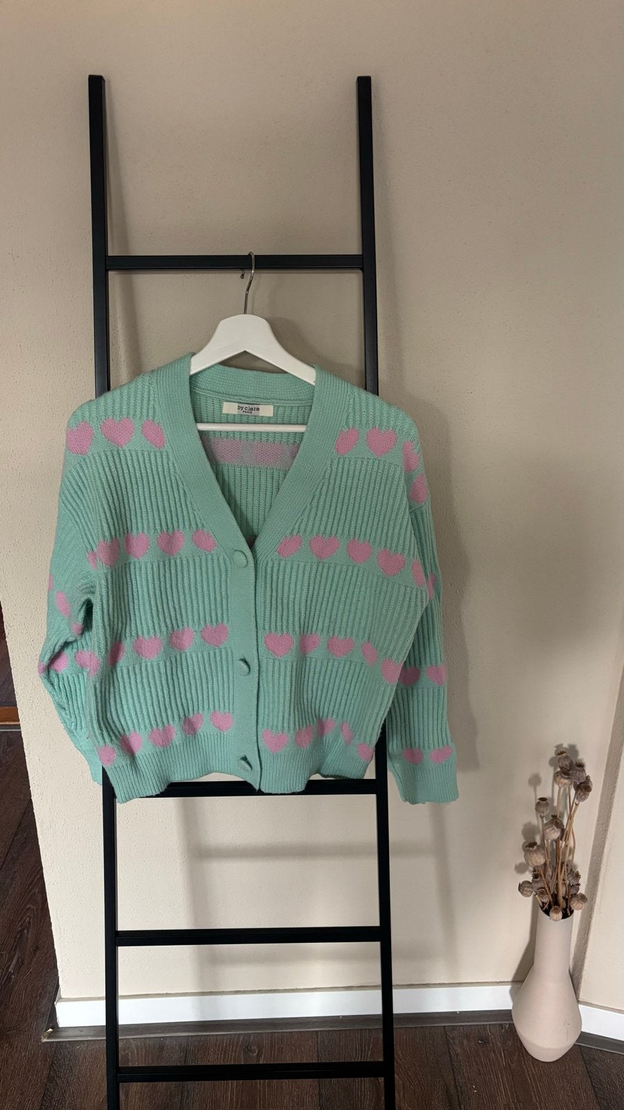 By Clara Paris mintgroen vest met roze hartjes, Kleding | Dames, Ophalen of Verzenden, Zo goed als nieuw, Maat 38/40 (M), Groen
