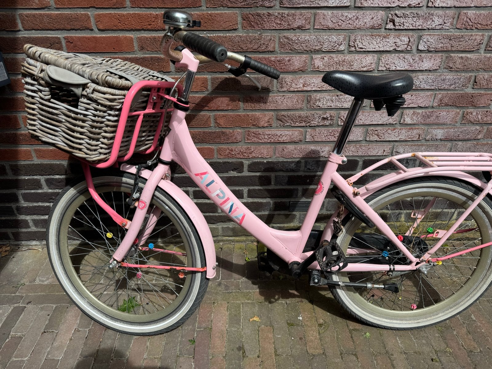 Roze Alpina kinderfiets met mandje - 20 inch, Ophalen, Terugtraprem, Gebruikt, Handrem