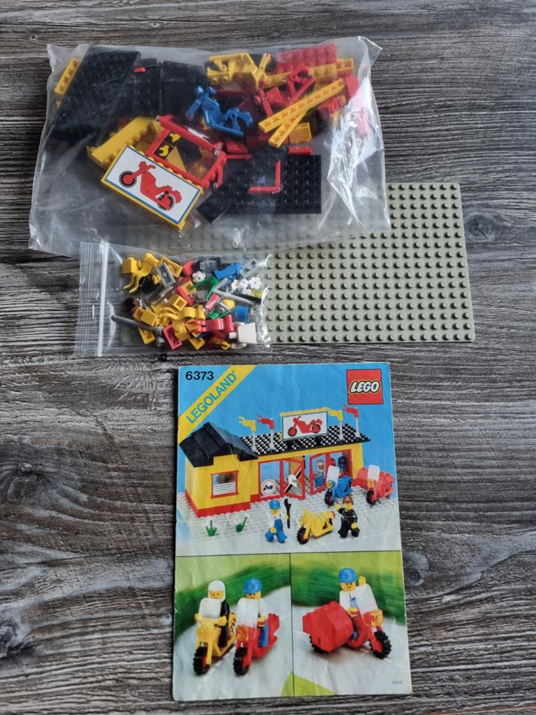 LEGO City Town Classic 6373 Motorcycle Shop (COMPLEET), Compleet, City, Lego, Ophalen of Verzenden