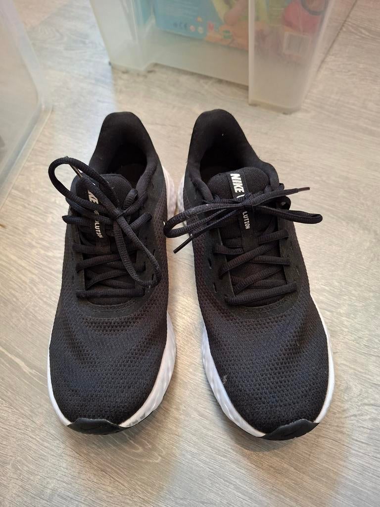 Nike Revolution hardloopschoenen - Zwart, Nike, Ophalen of Verzenden, Gedragen, Sportschoenen
