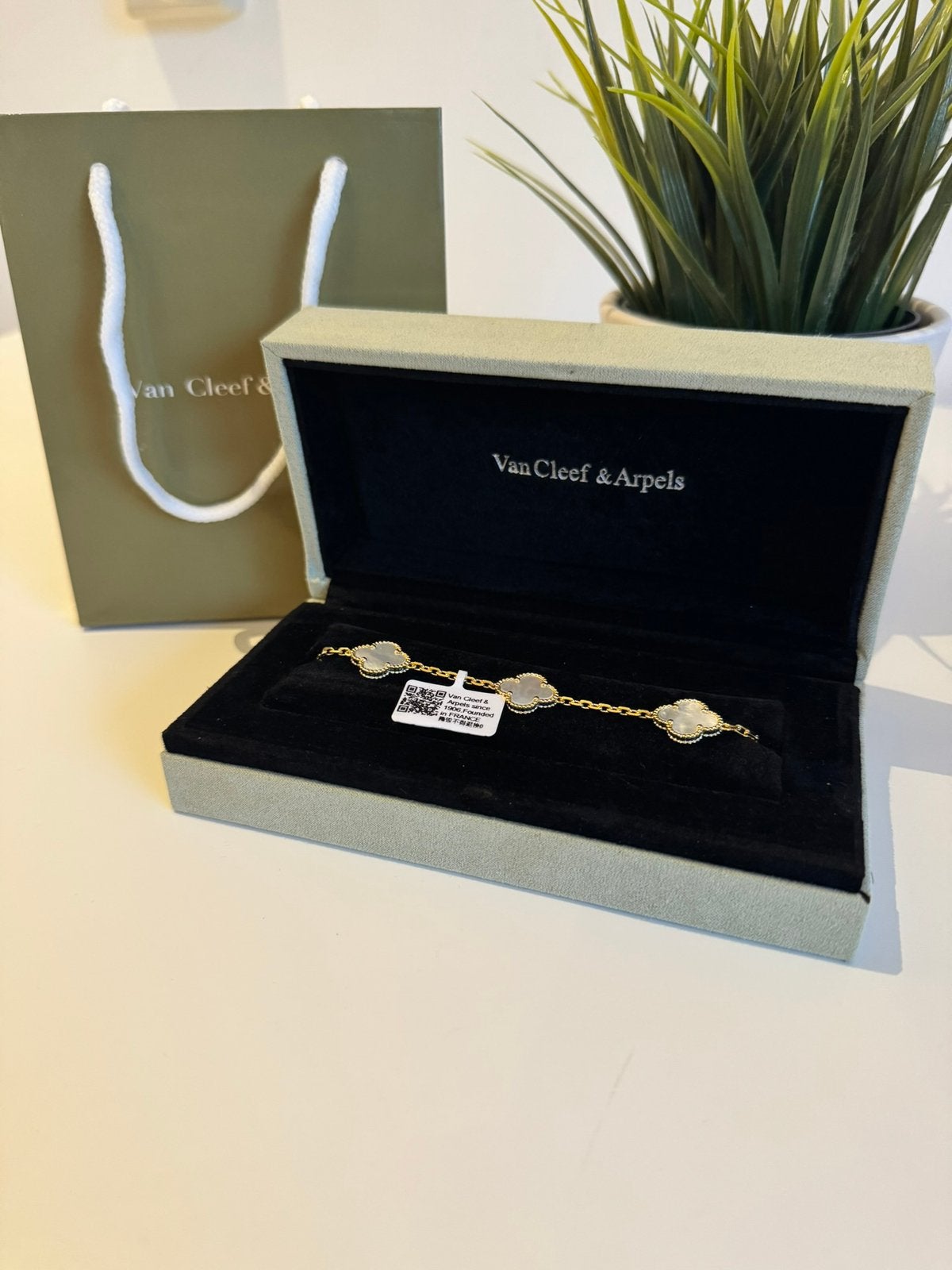 Van Cleef armband, Sieraden, Tassen en Uiterlijk, Armbanden, Ophalen of Verzenden, Nieuw, Wit, Goud