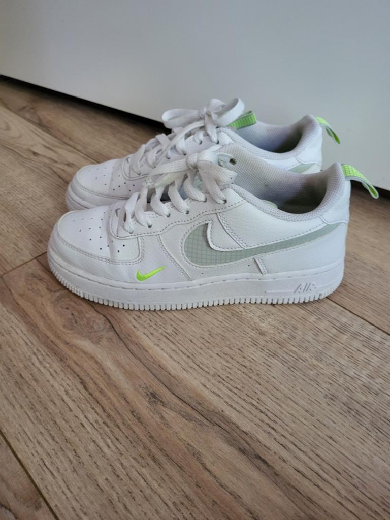 Nike Air Force 1 sneakers maat 36.5 wit/groen, Gebruikt, Ophalen of Verzenden, Nike, Jongen of Meisje