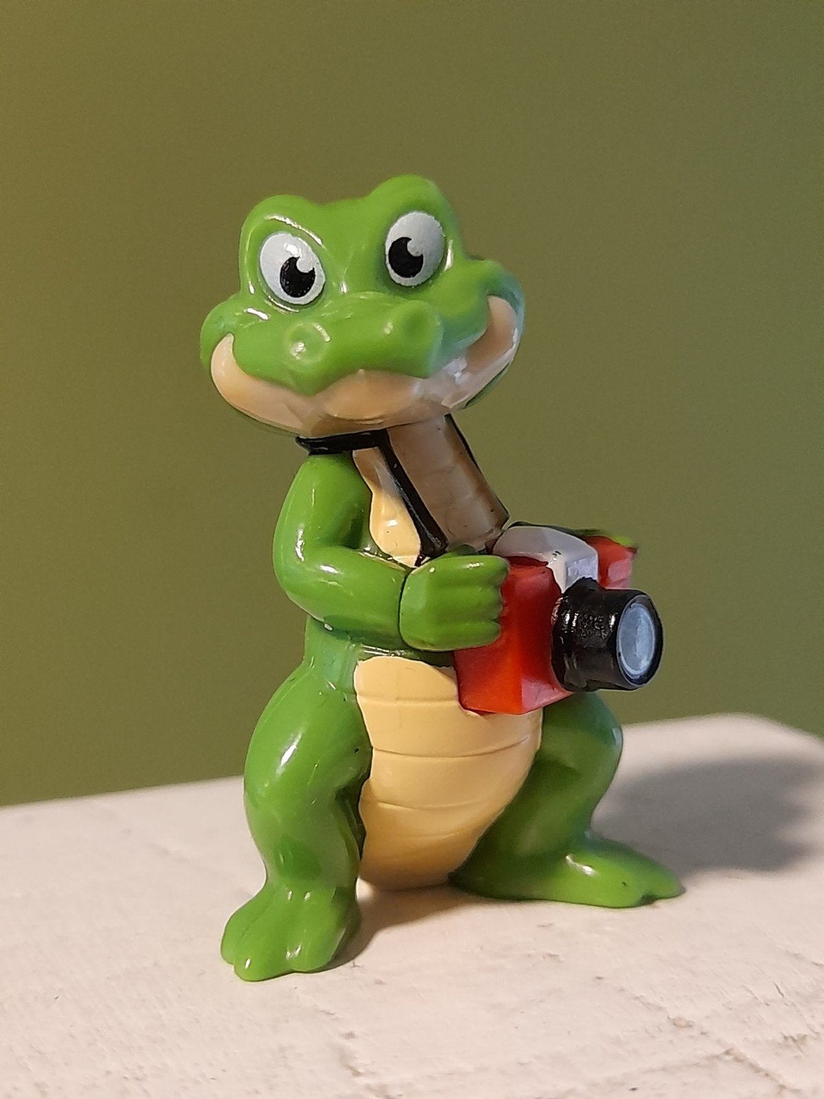 Leuke krokodil met camera - Kinder Surprise figuur, Ophalen of Verzenden, Zo goed als nieuw