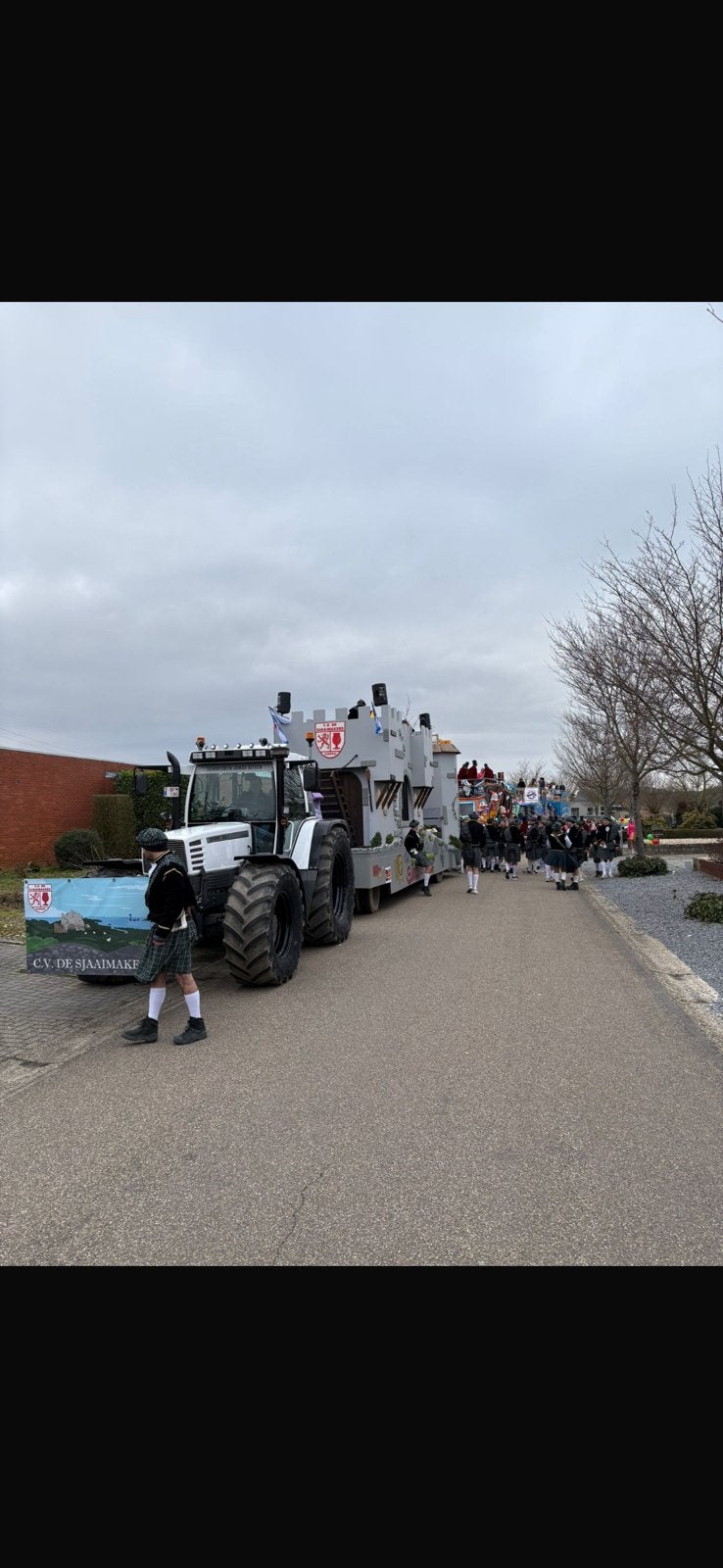 Carnavalswagen te huir, Ophalen, Zo goed als nieuw, Carnaval