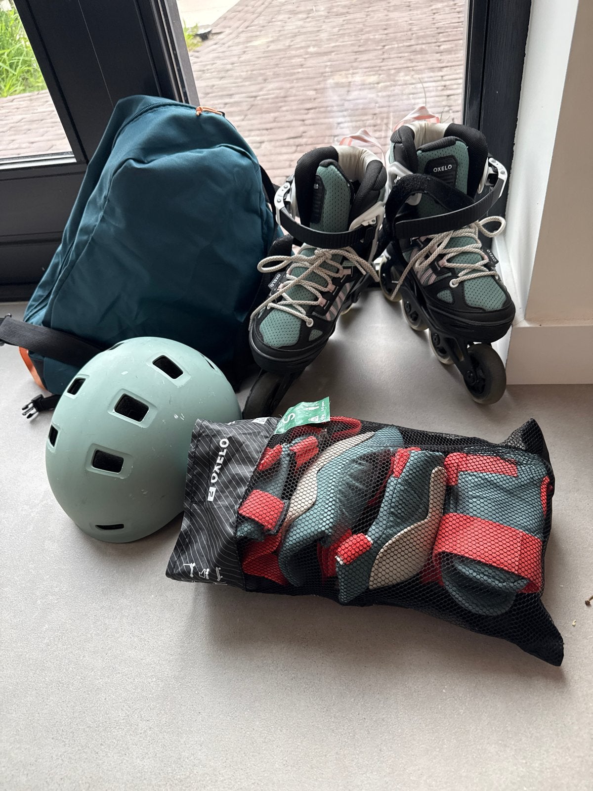 Complete Oxelo skeelerset (maat 35-38) met helm en beschermi, Overige merken, Kinderen, Overige typen, Ophalen of Verzenden