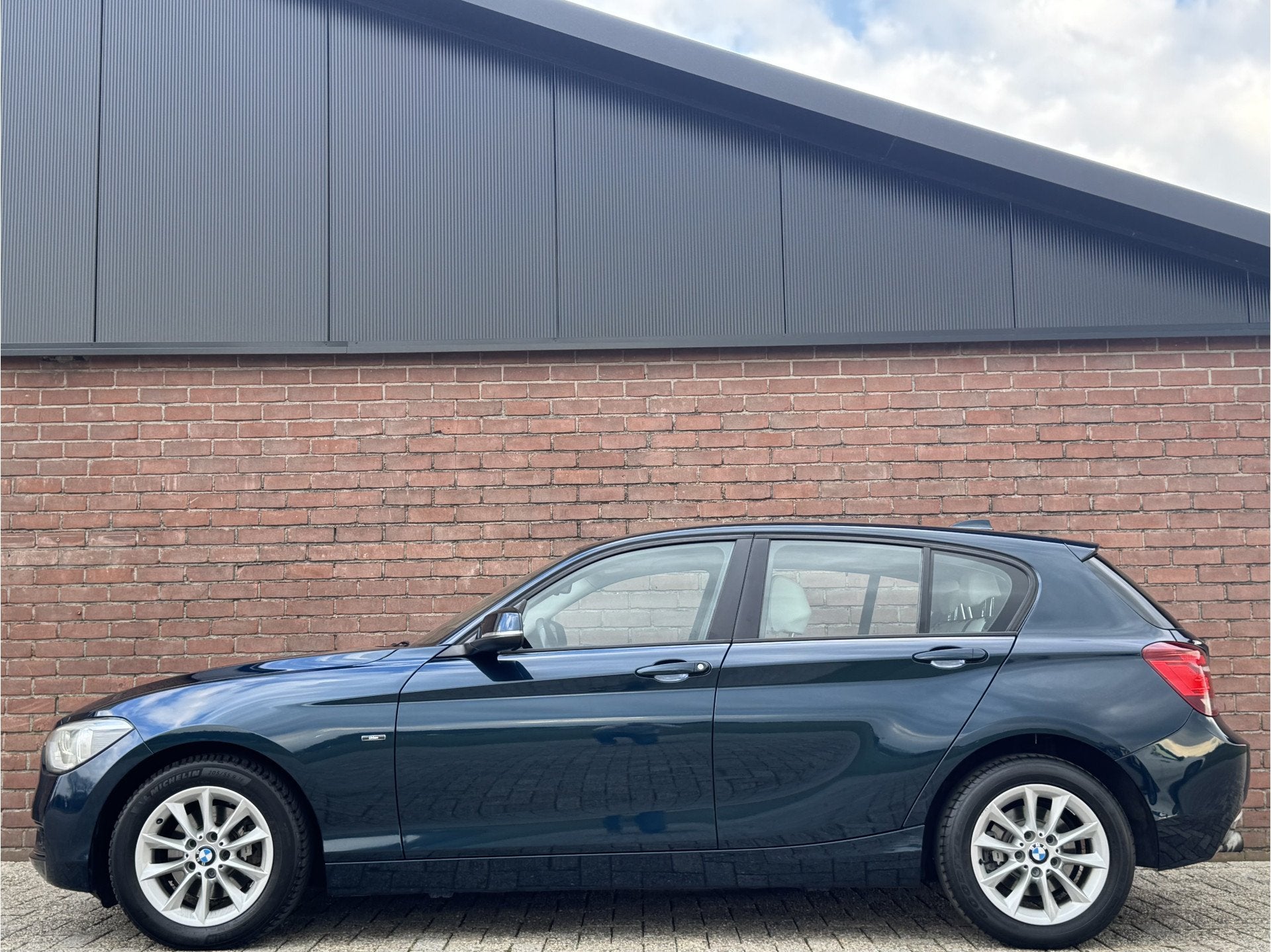 BMW 1-serie 118i EXECUTIVE | NL-AUTO! | LEDER! | XENON!, Auto's, BMW, Achterwielaandrijving, Gebruikt, 4 cilinders, Blauw