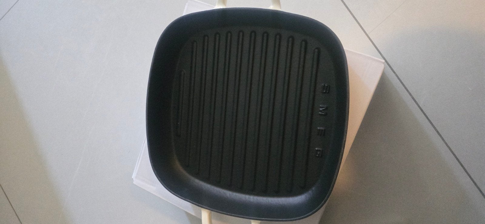 Smeg Gietijzeren Grillpan 26 CM - Nieuw in Doos, Huis en Inrichting, Keuken | Potten en Pannen, Gietijzer, Nieuw, Ophalen of Verzenden