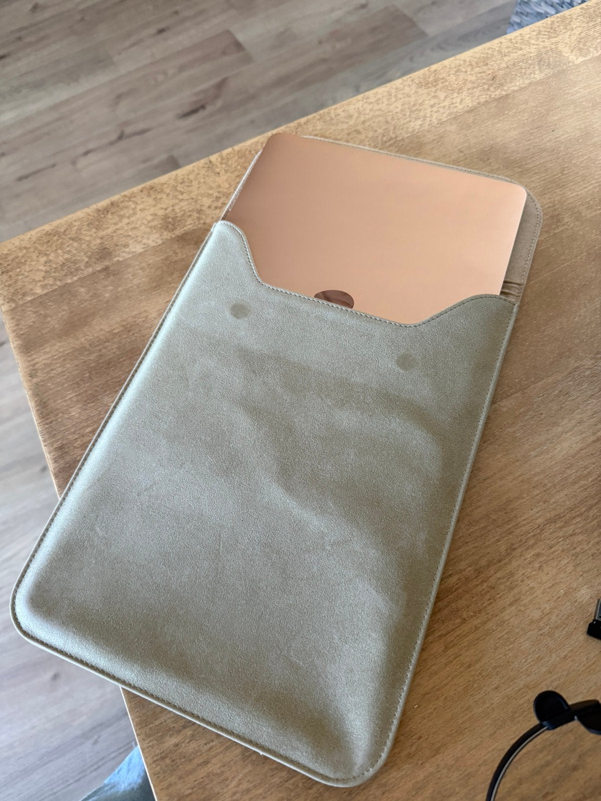 Foto 11 van MacBook air 13” rose - NIEUWSTAAT (17 laadcycli / Accu 100%)