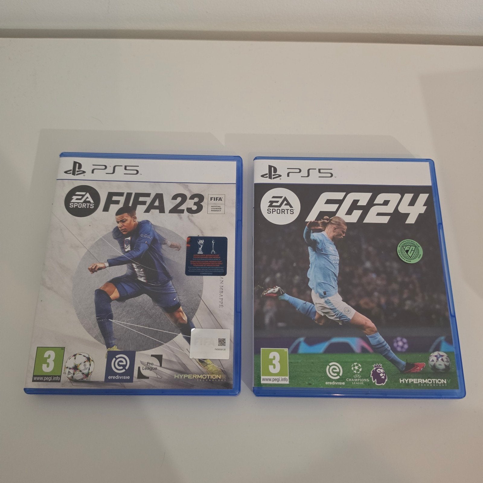 PS5 Football Bundle (EA Sports FC 24 + FIFA 23), Online, Ophalen of Verzenden, Zo goed als nieuw, 3 spelers of meer