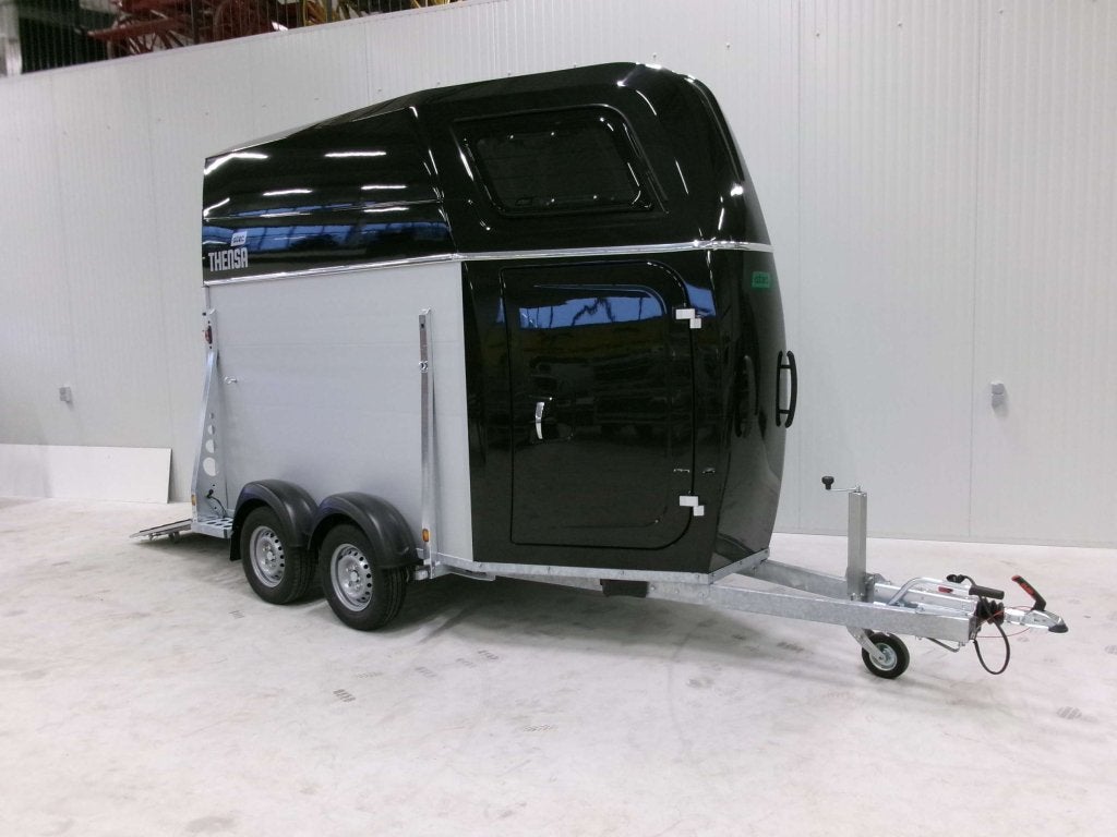 Nieuwe Atec 1,5 Paards trailer. Thensa 1600. Incl zadelkamer, Ophalen, Info@voskamphall.nl, Voskamp Hall, 1½-paards trailer