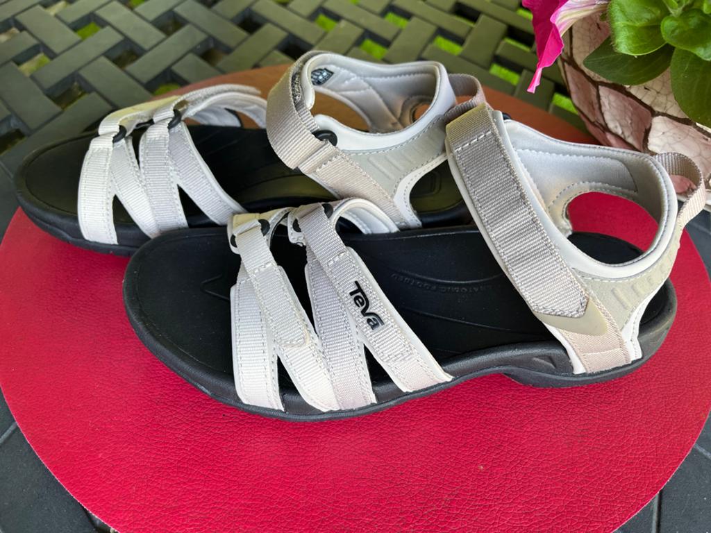 Teva Tirra sandalen met klittenband maat 37, Ophalen of Verzenden, Zo goed als nieuw, Grijs, Sandalen of Muiltjes