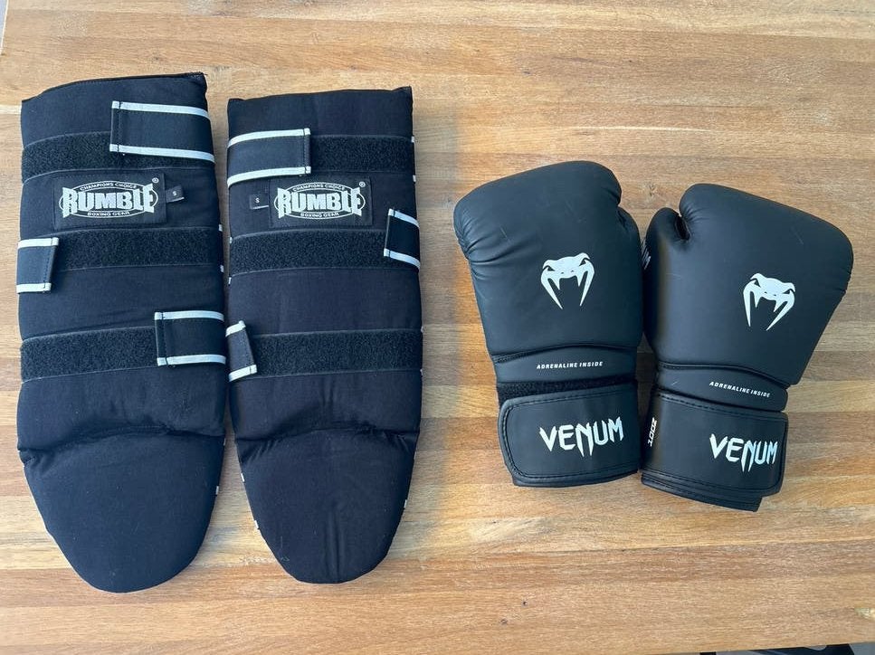 Boksbeschermers en bokshandschoenen (Venum en Rumble), Ophalen of Verzenden, Zo goed als nieuw, Boksbeschermers