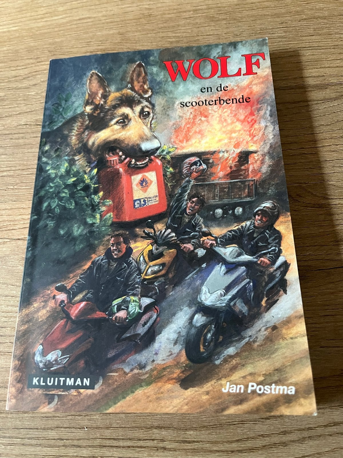 Wolf en de scooterbende - Jan Postma (Kluiman), Boeken, Ophalen, Zo goed als nieuw