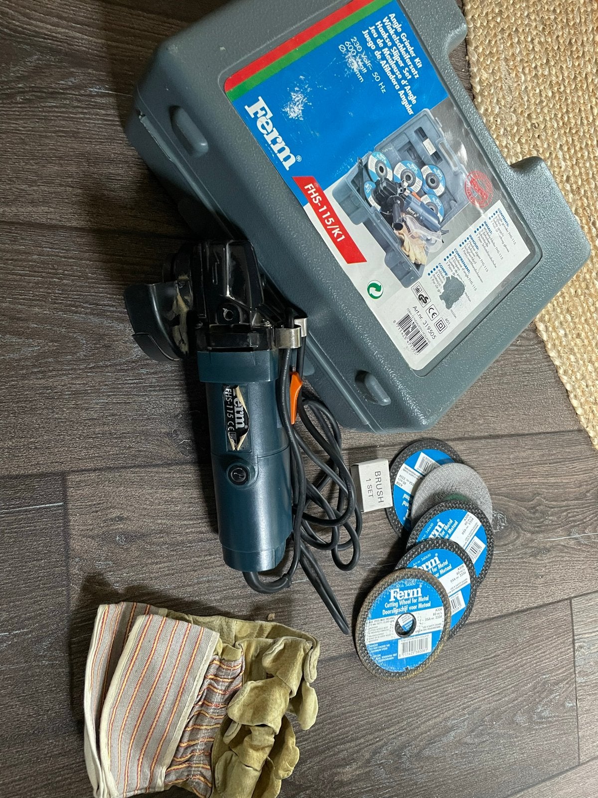 Ferm FHS-115/K1 Haakse Slijper Set met Accessoires, Doe-het-zelf en Verbouw, Gereedschap | Slijpmachines, Ophalen, Zo goed als nieuw
