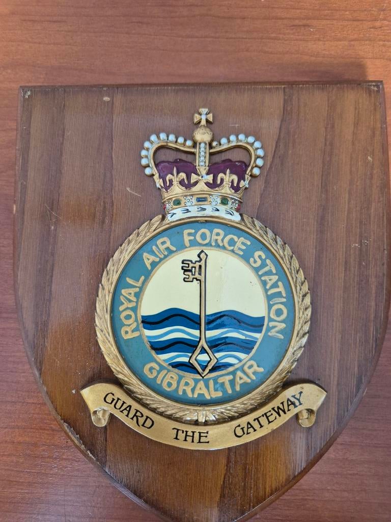 Militair schildje uit Gibraltar, Verzamelen, Militaria | Algemeen, Ophalen of Verzenden, Landmacht, Nederland