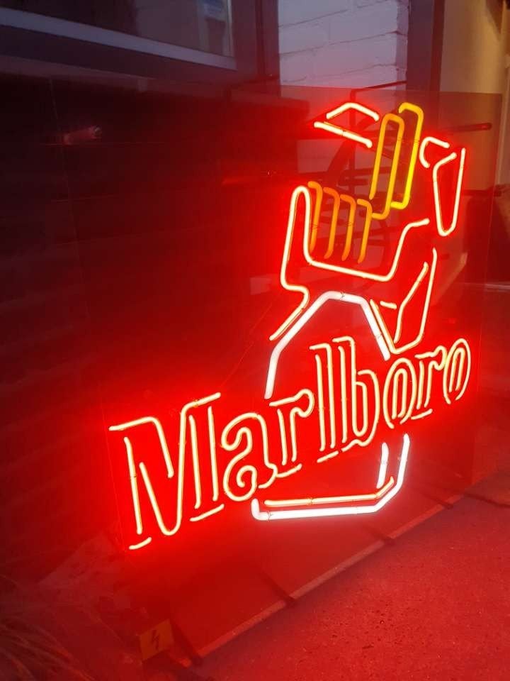 jaten 80 nieuw in doos marlboro neon, Ophalen of Verzenden, Nieuw, Lichtbak of (neon) lamp