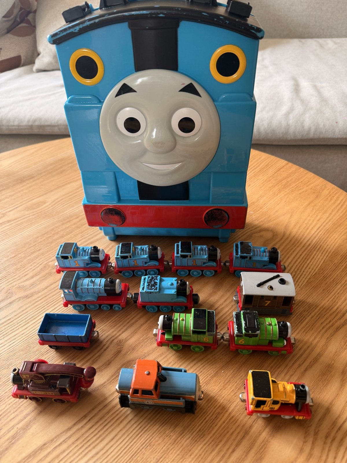 Thomas de Trein opbergkoffer met 13 “take along” treintjes, Ophalen of Verzenden, Gebruikt