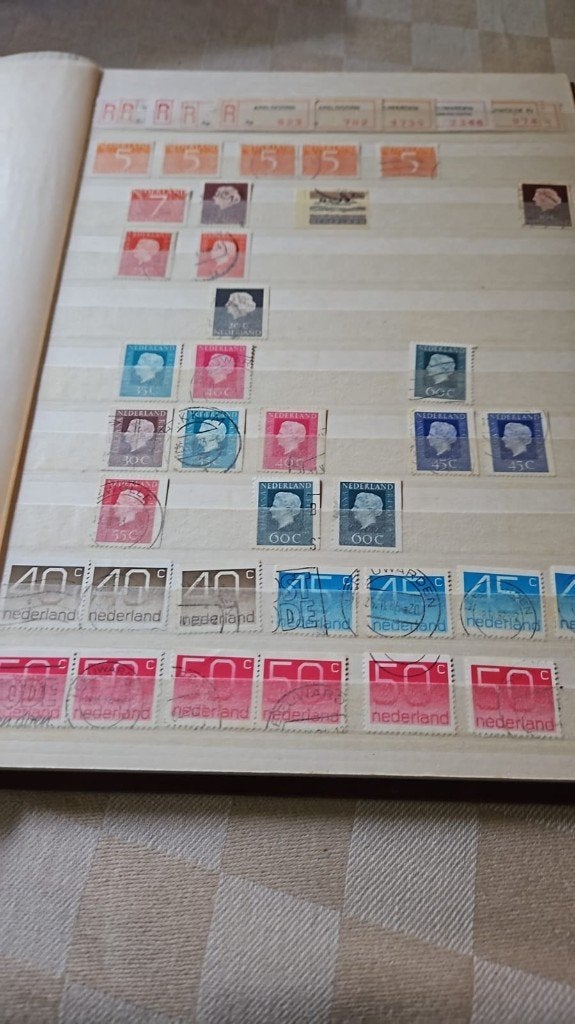 postzegels album Nederland met oa Automaat zegels, Ophalen of Verzenden, Nederland
