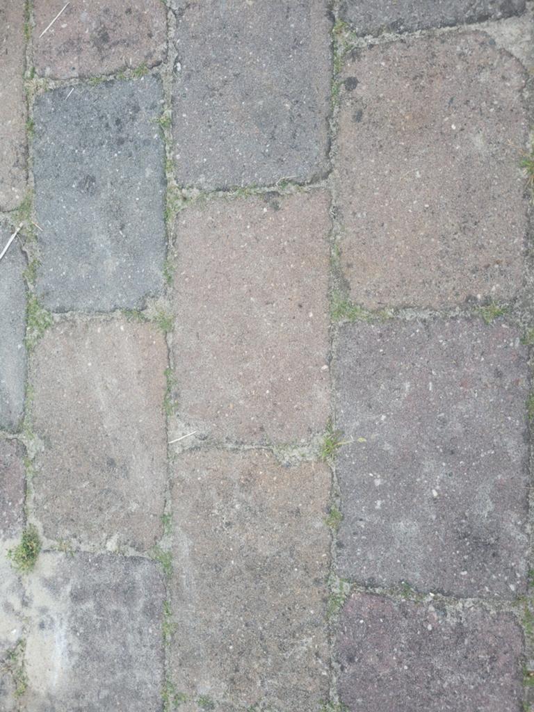 Gratis Trommelsteen 20x30 cm - 60-65 m² zelf er uit halen, Tuin en Terras, Ophalen, Gebruikt, Klinkers, 10 m² of meer