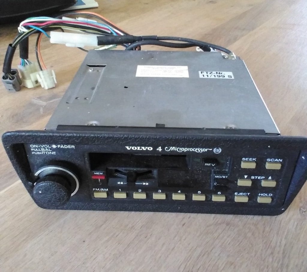 Volvo 4 Microprocessor ESD Radio (Volvo 240/260), Auto diversen, Autoradio's, Ophalen of Verzenden, Zo goed als nieuw