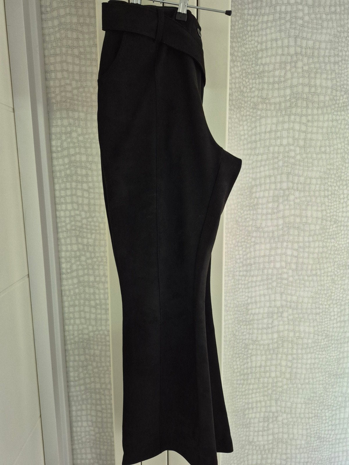 Pure by Zizo Pia Suedine Zwarte Broek Maat 44, Kleding | Dames, Zwart, Maat 42/44 (L), Ophalen of Verzenden, Zo goed als nieuw