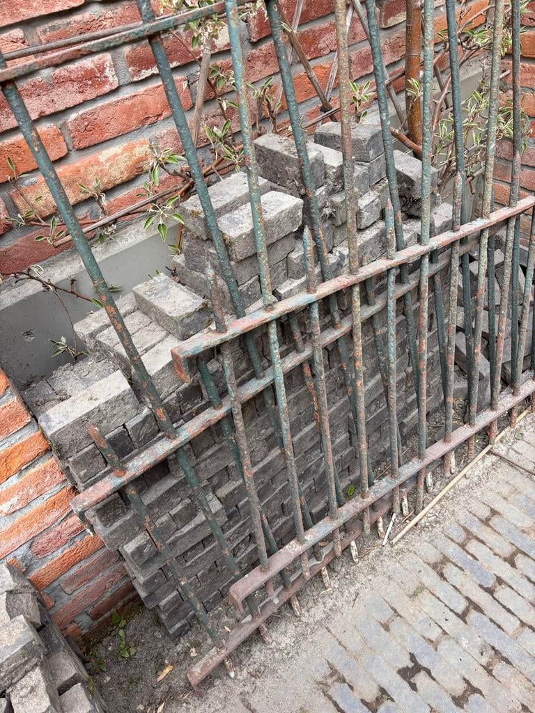 Gratis af te halen: Donkere waaltjes / klinkers (ca. 300 stu, Tuin en Terras, Tegels en Klinkers, Ophalen, Gebruikt, Klinkers