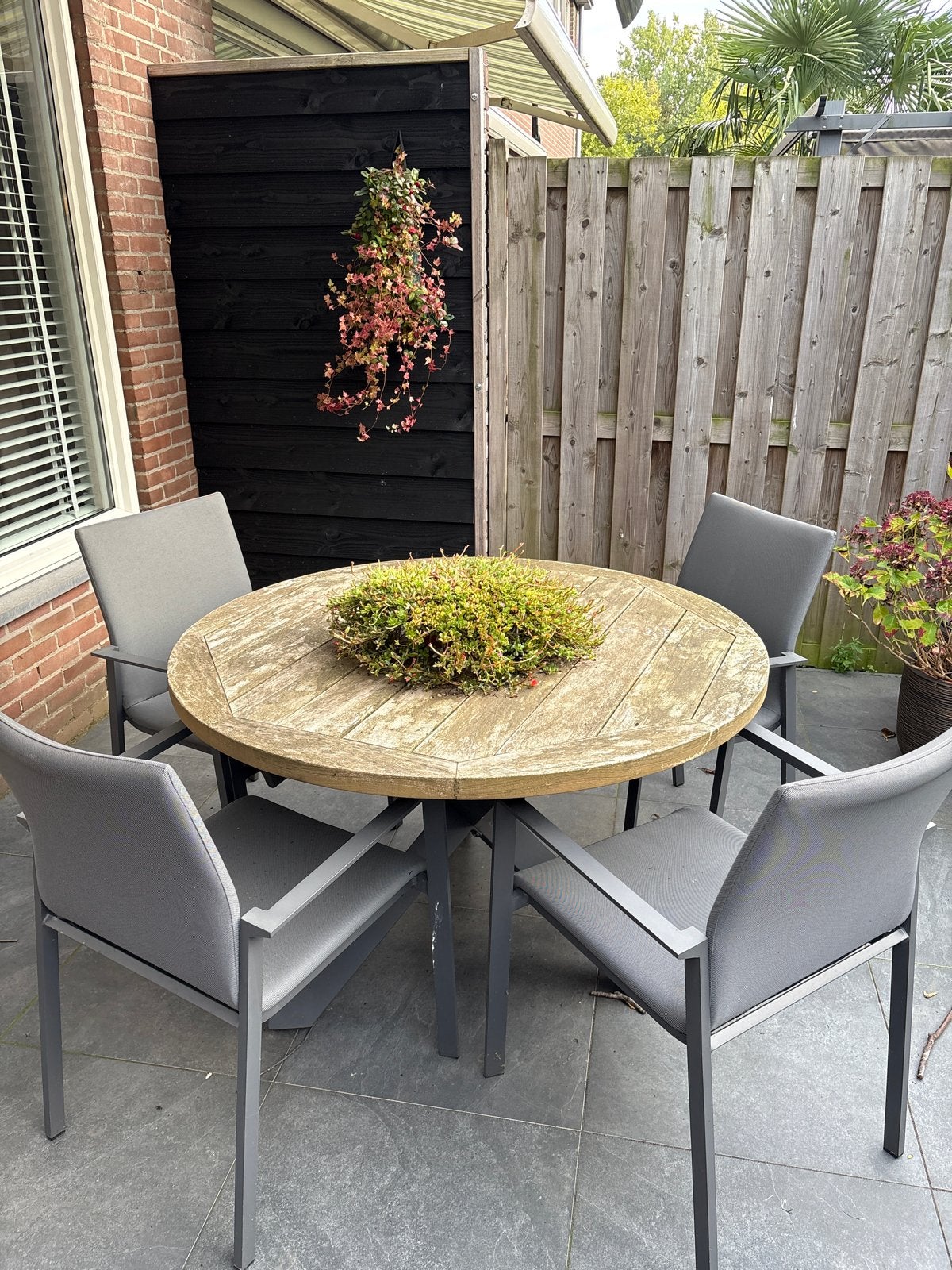 Tuinset met ronde houten tafel en 4 grijze stoelen, Tuin en Terras, Ophalen, 4 zitplaatsen, Gebruikt, Tuinset