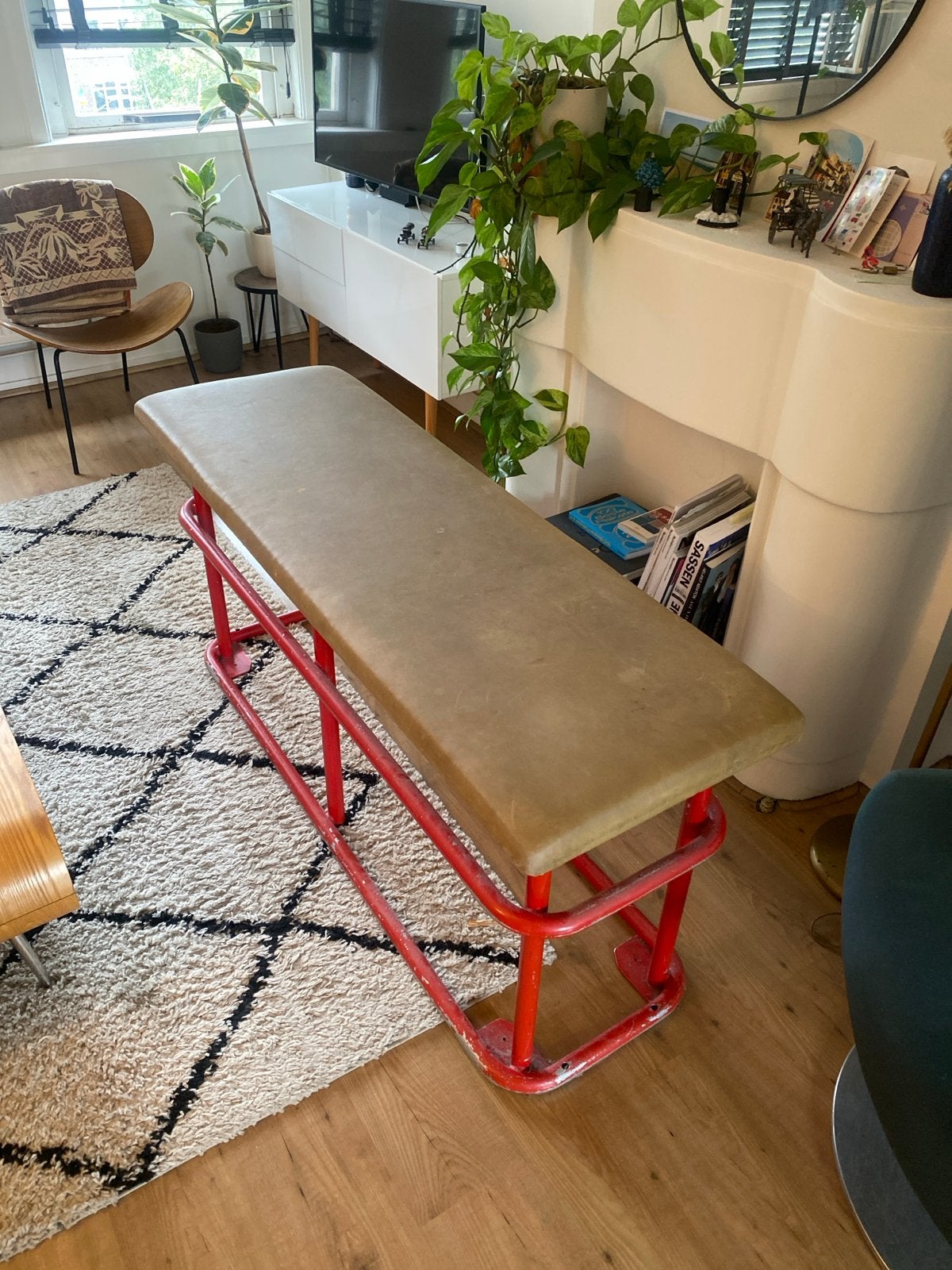 Vintage GYM bankje/bok met rood metalen frame, Ophalen