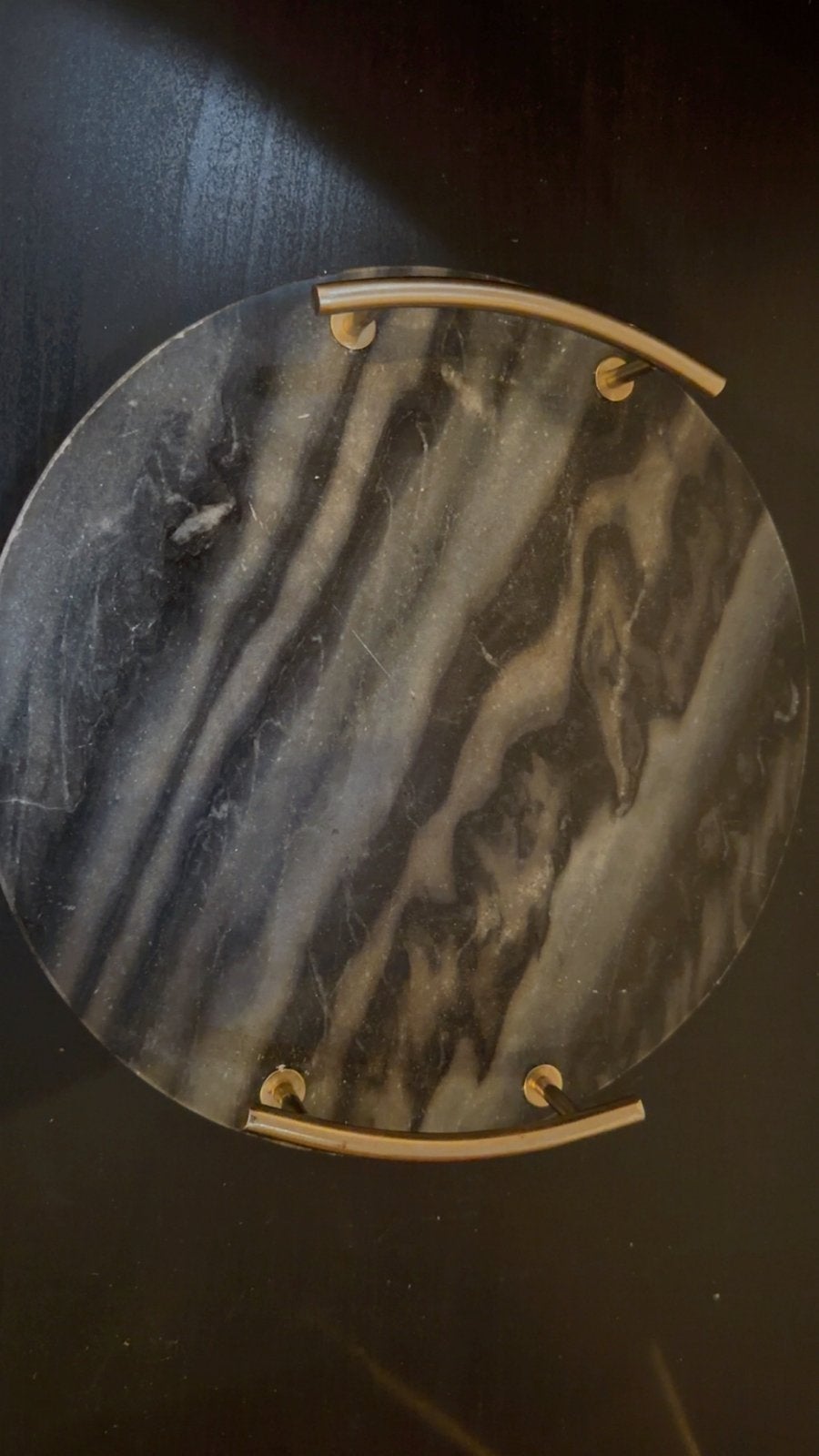 Rond marmeren dienblad met gouden handvatten, Huis en Inrichting, Met handvatten, Gebruikt, Rond, Ophalen of Verzenden