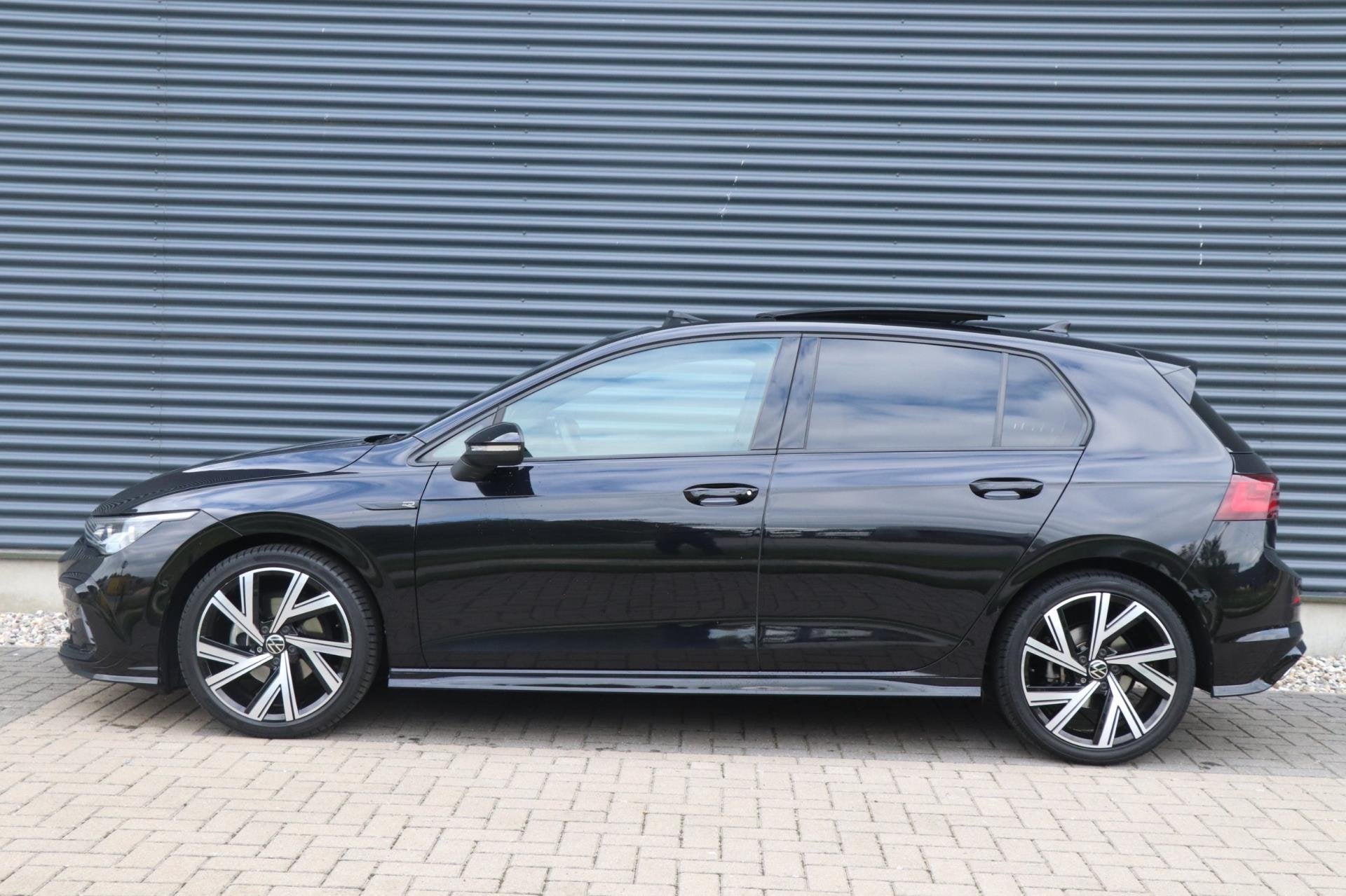 Volkswagen Golf 1.5 eTSI R-Line | 3X R-Line | PANO | IQ.Ligh, Auto's, Volkswagen, 4 cilinders, 150 pk, Zwart, Bedrijf