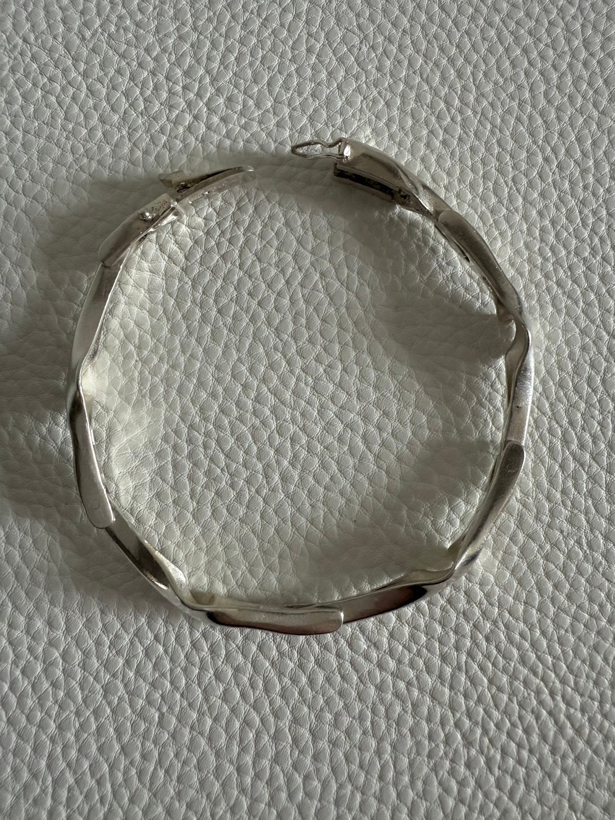 R247/Zilveren MATTI HYVARINEN modernist armband FINLAND, Sieraden, Tassen en Uiterlijk, Armbanden, Gebruikt, Verzenden, X, Zilver