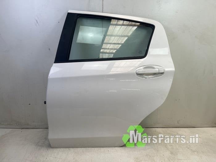 Portier 4Deurs links-achter van een Toyota Yaris (040), Gebruikt, -, Deur, -