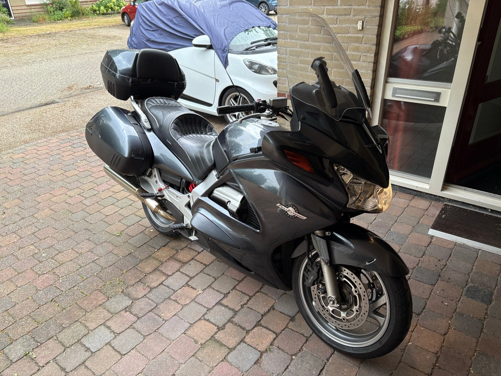 Honda ST1300 Pan-European met Corbin zadel en TomTom, Motoren, Cardan-aandrijving, 4 cilinders, Motorrijbewijs A, Gebruikt