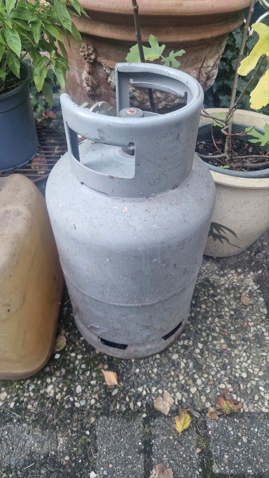 Diverse gasflessen en jerrycans (deels gevuld), Ophalen, Gebruikt