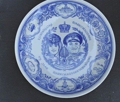 Delfts Blauw Koninklijke Marechaussee Herdenkingsbord, Ophalen