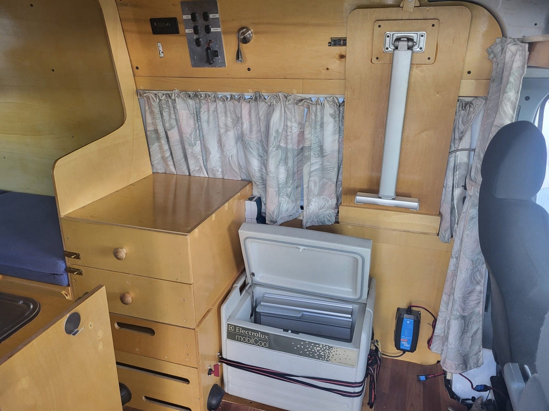 Foto 13 van Ford TRANSIT 350L VAN 115 HR 4,27 CAMPER 142.000 NAP LANG HO