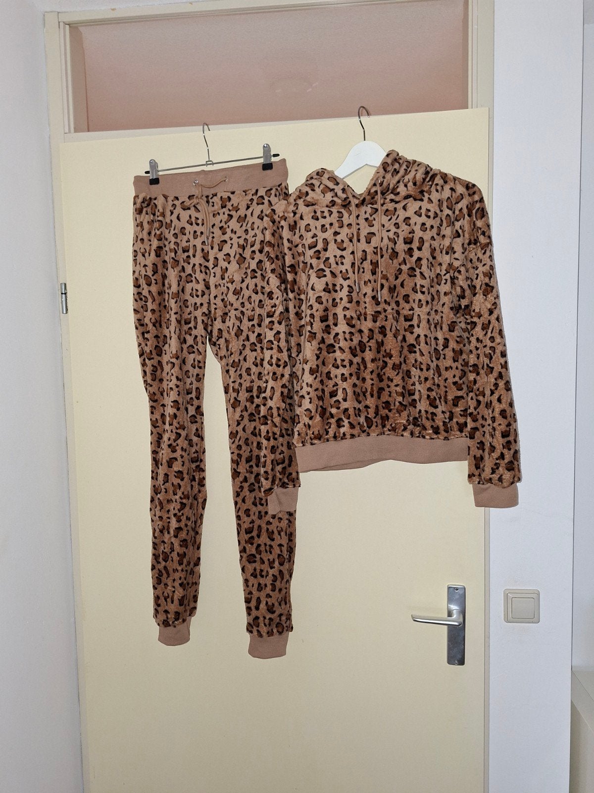 mooi huispak van Home weer maat S/M Nieuw!, Home Wear, Ophalen of Verzenden, Nieuw, Bruin