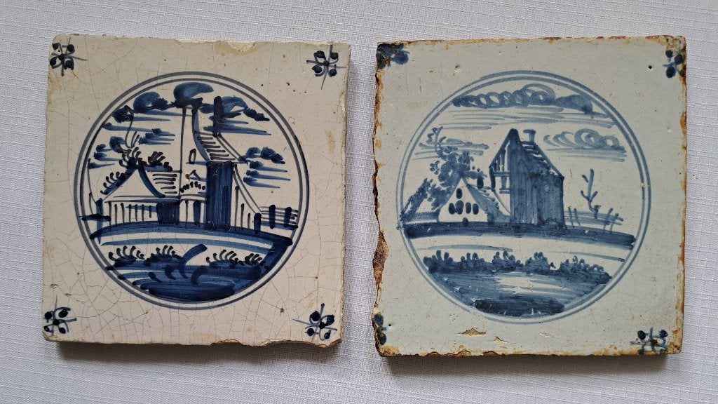 2x antieke wandtegel huisje in cirkel delfts blauw wit, Verzenden