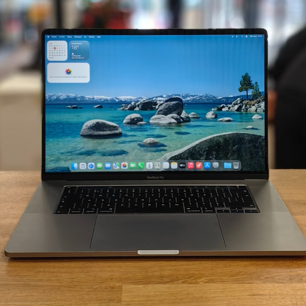 MacBook Pro 2019 Touch Bar 16 inch Intel Core i7 - Netjes!, Apple, Zo goed als nieuw, Support@apple.com, One Apple Park Way
Cupertino, CA 95014
United States
