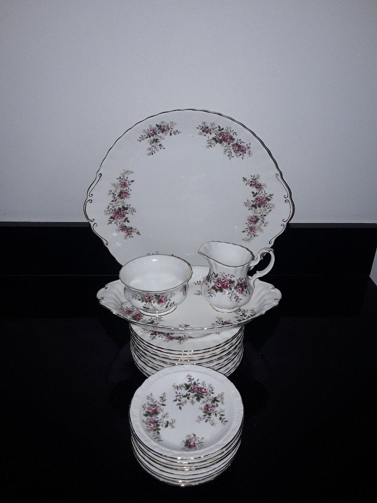 Royal albert Lavender rose gebakstel/roomstel/cakebordjes, Huis en Inrichting, Keuken | Servies, Verzenden, Zo goed als nieuw