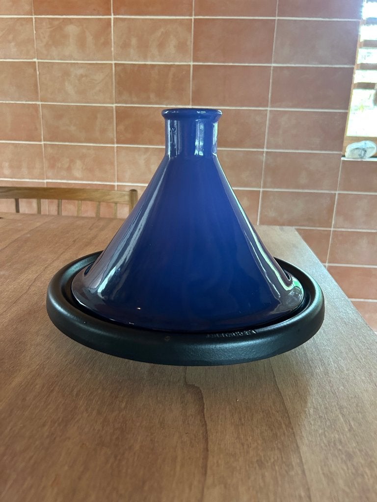 Le Creuset Tajine - Blauw 31 cm - Zo goed als nieuw, Gietijzer, Tajine, Le Creuset, Ophalen of Verzenden