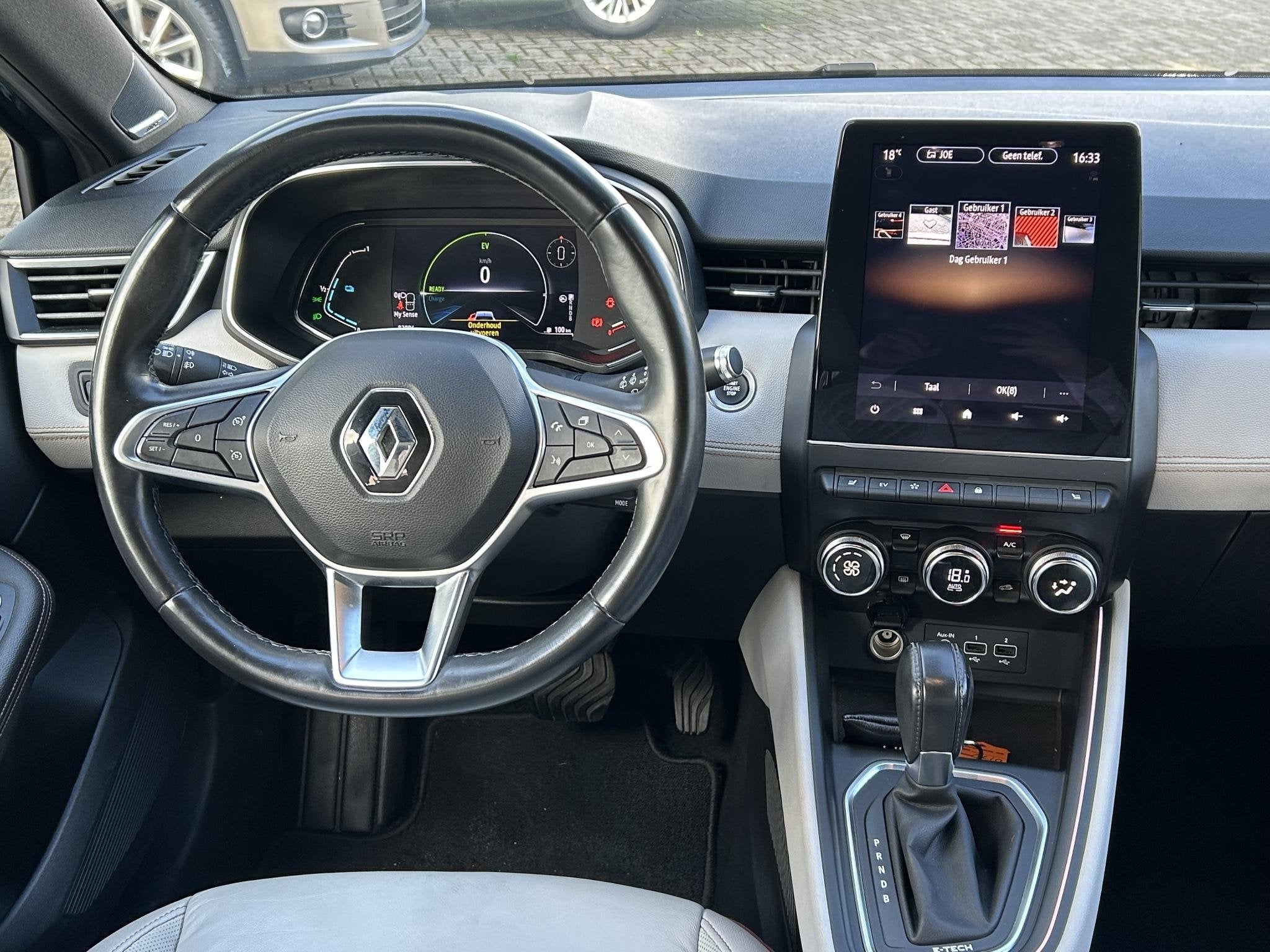 Renault Clio 1.6 E-Tech Hybrid 140 Initiale Paris | Navigati, Auto's, Gebruikt, 4 cilinders, Met garantie (alle), Automatische klimaatregeling