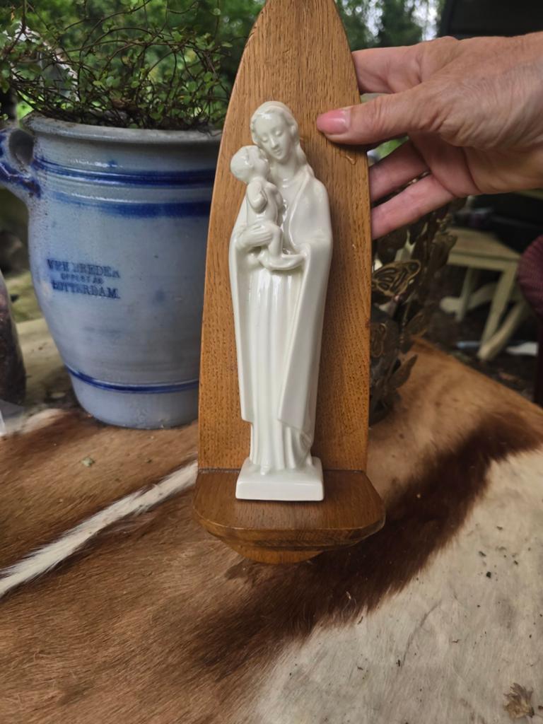 Goebel West Germany Maria met Kindje op Houten Sokkel, Antiek en Kunst, Ophalen of Verzenden