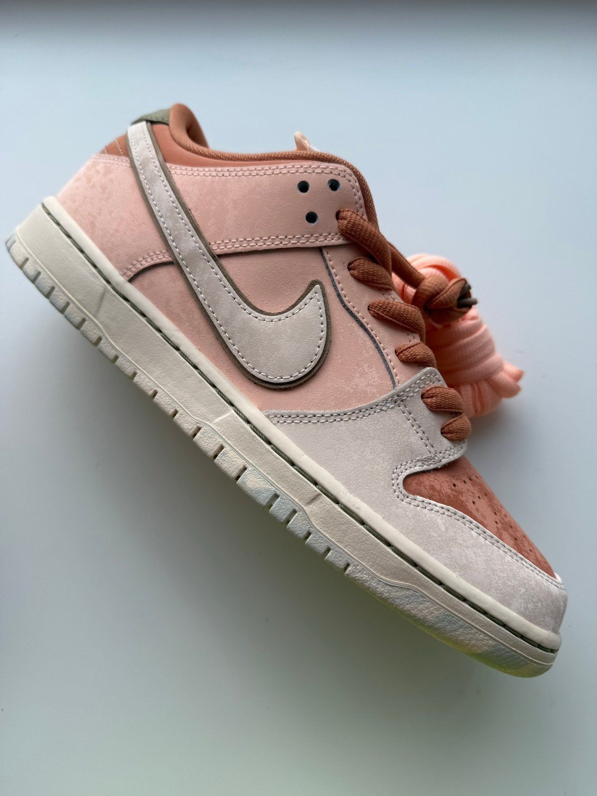 Nike Dunk SB Low Pro PRM Amber Brown/Guava Ice, Ophalen of Verzenden, Nieuw, Bruin, Sneakers of Gympen