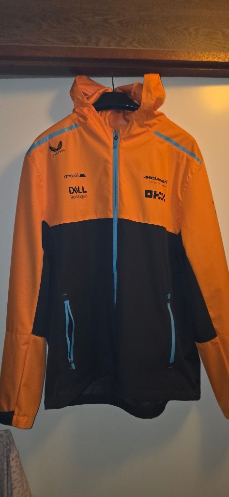 F1 Formule 1 McLaren Team Regenjas Rain Coat 2023 XL Castore, Castore, Maat 56/58 (XL), Oranje, Ophalen of Verzenden