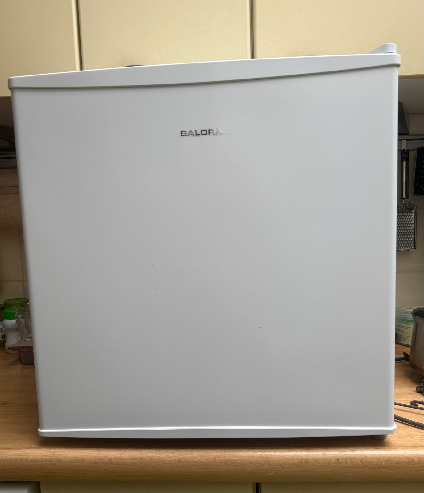 Kleine Salora vriezer, Minder dan 85 cm, Minder dan 60 cm, Zo goed als nieuw, Vrijstaand