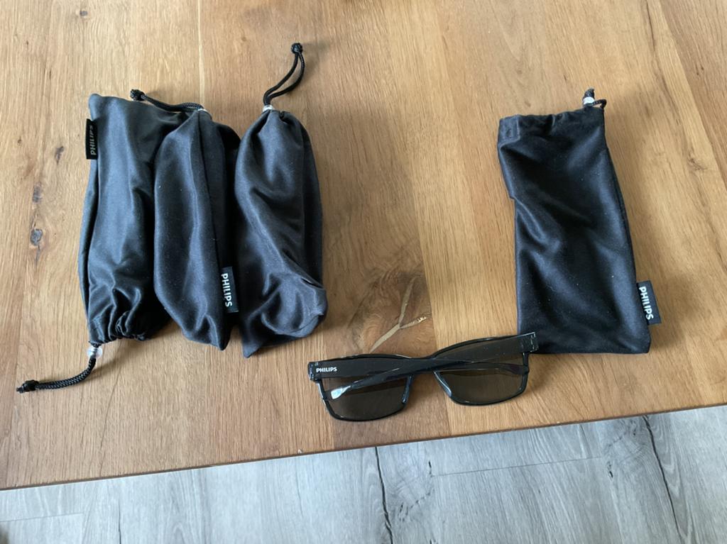 Philips 4 D brillen met opbergzakjes verzenden is mogelijk, Audio, Tv en Foto, Televisie-accessoires, Ophalen, Zo goed als nieuw