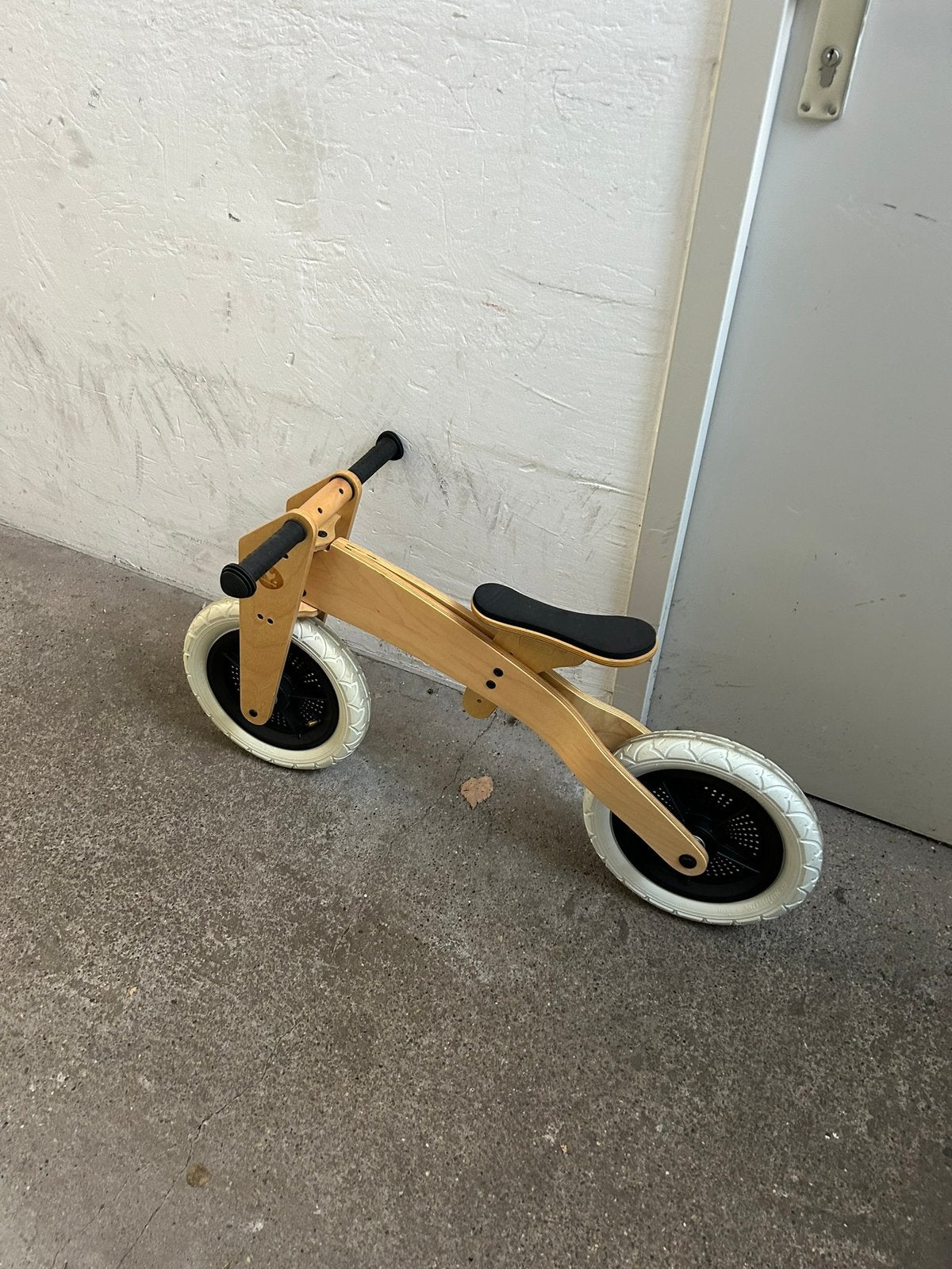 Loopfiets - driewieler wishbone, Ophalen, Zo goed als nieuw, Loopfiets