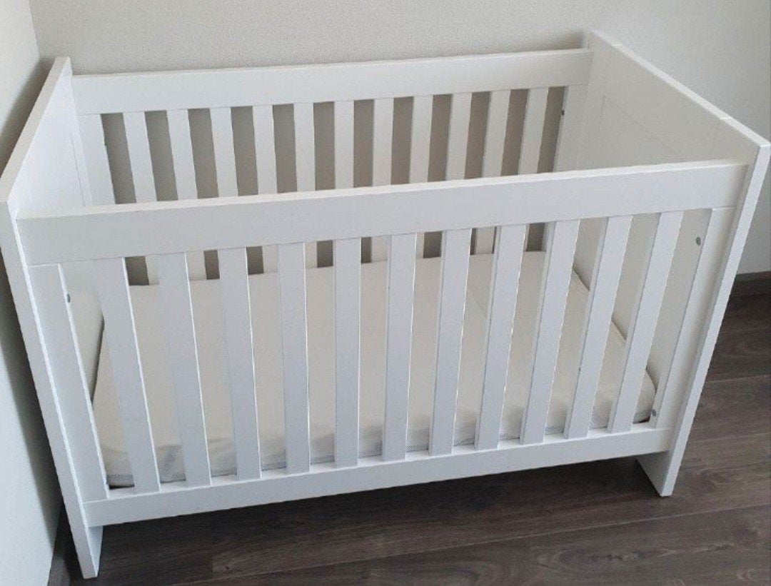 Witte hoogglans babykamer complete set met matras, Ophalen