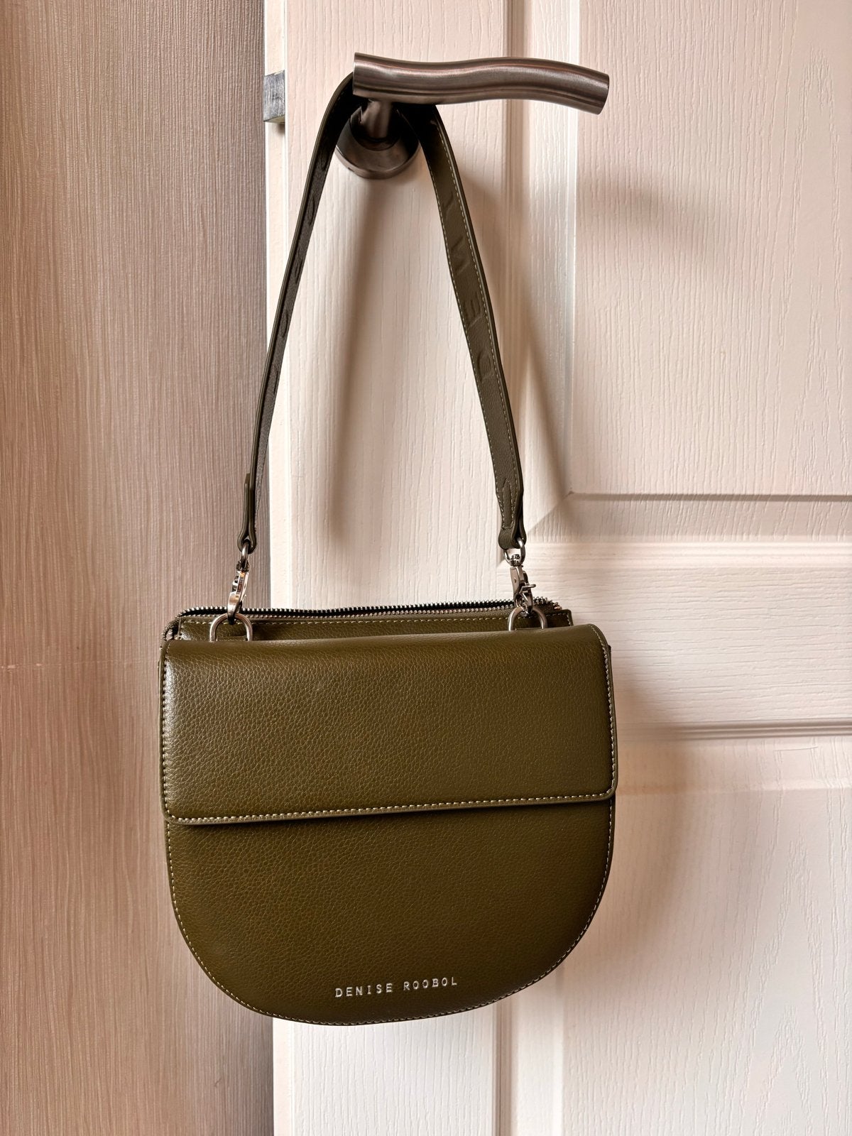 Denise Roobol crossbody in olijfgroen, Sieraden, Tassen en Uiterlijk, Tassen | Damestassen, Ophalen of Verzenden, Zo goed als nieuw